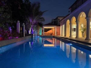 إضاءة المسابح في الفلل بدبي